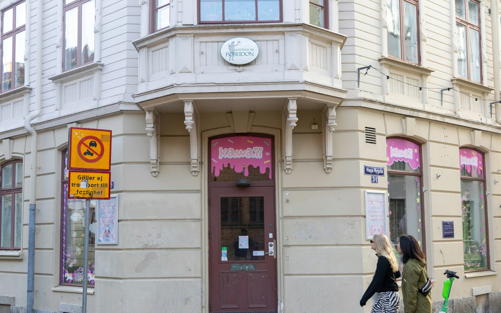 Fachada de un comercio en una esquina